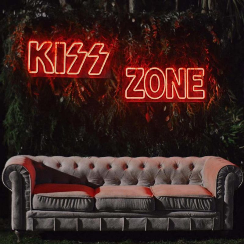 Neon kiss zone